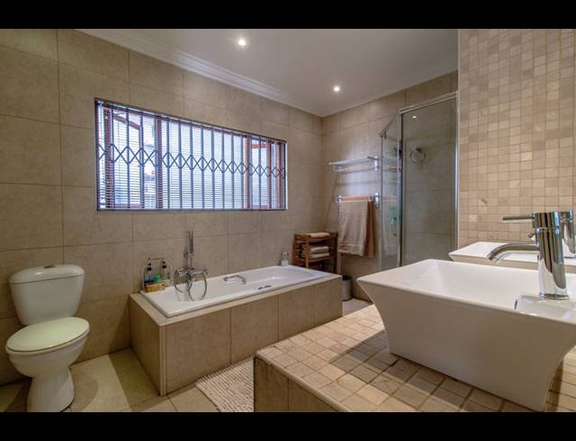5 BEDROOM HOUSE FOR SALE IN GLENVISTA